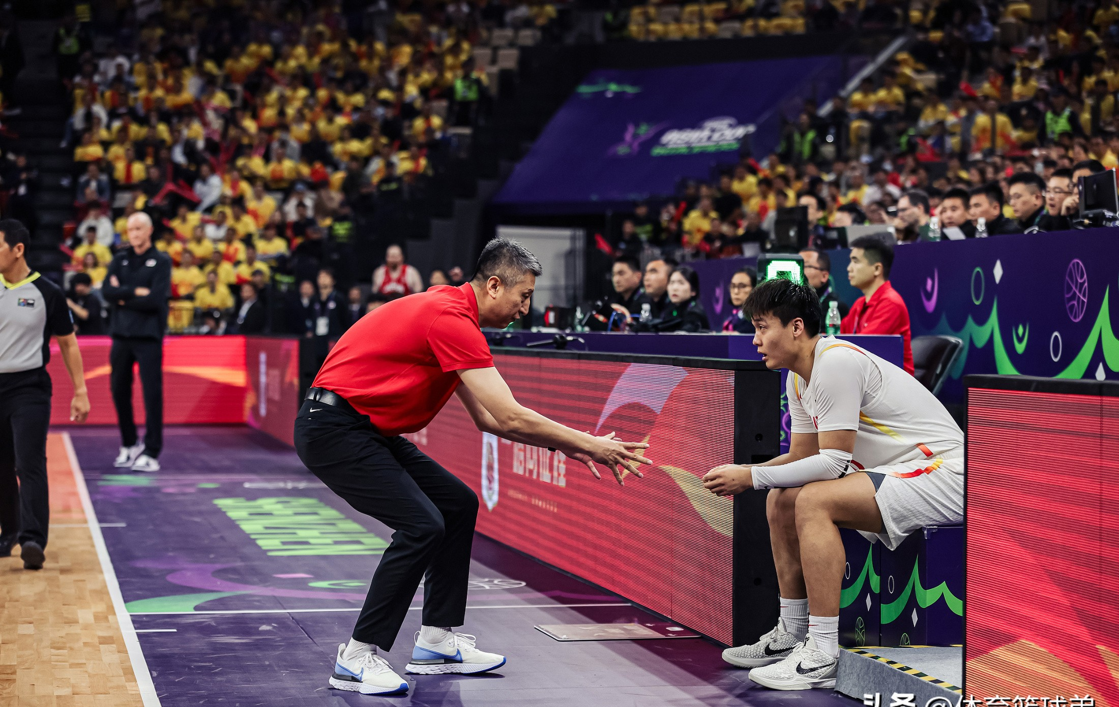 强强对决，球场明星，精彩瞬间惊艳全场！