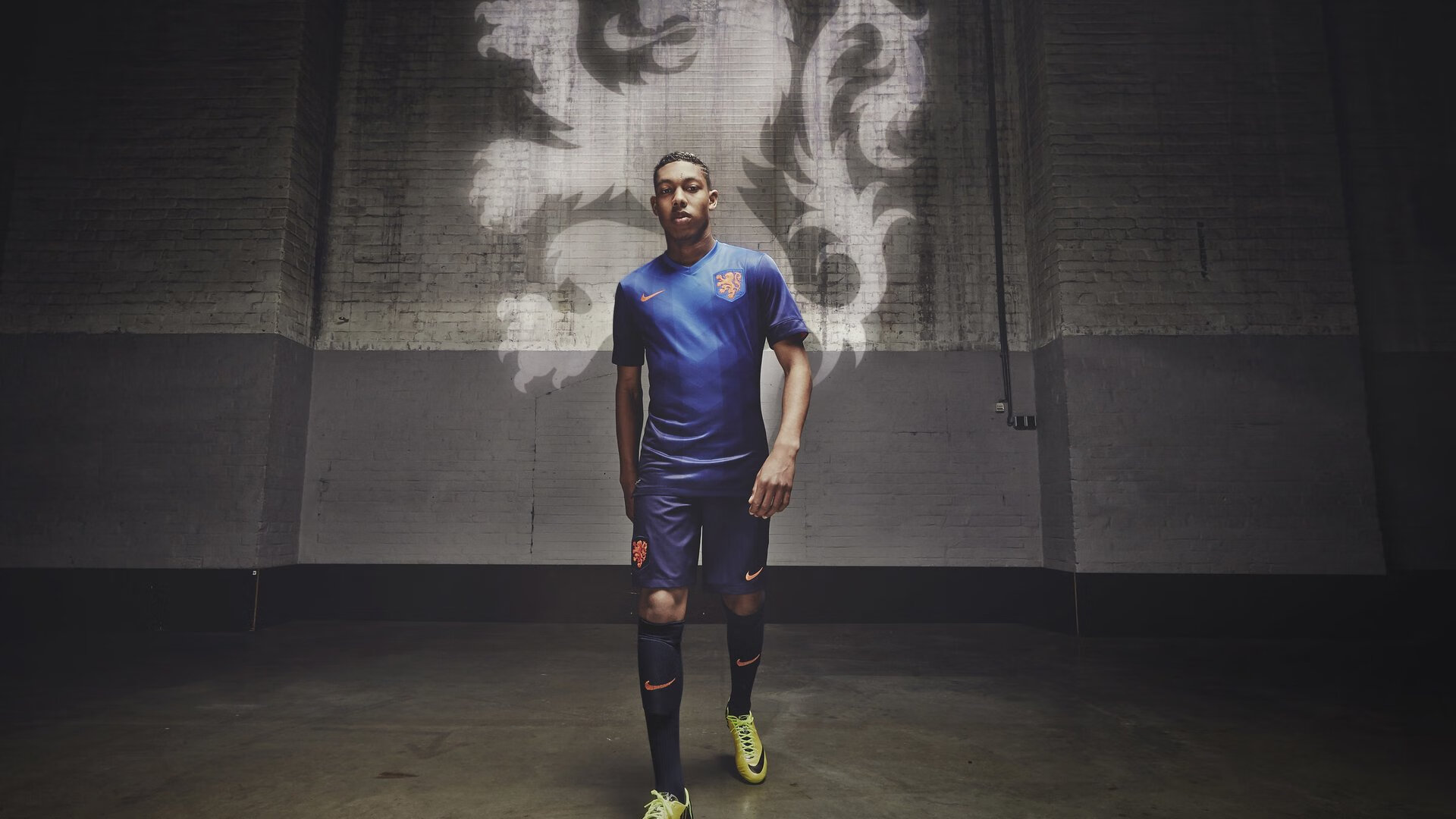 IM体育平台-莱奥一剑封喉！AC米兰式末节风暴席卷波兰，红黑精神再现欧冠之夜